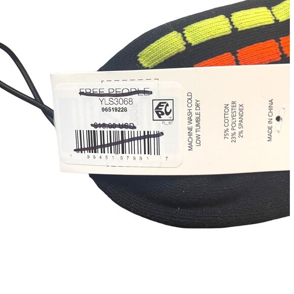 Free People Fast Lane Crew Socks Bundle of 2 Pairs White and Black NEW - Picture 7 of 7